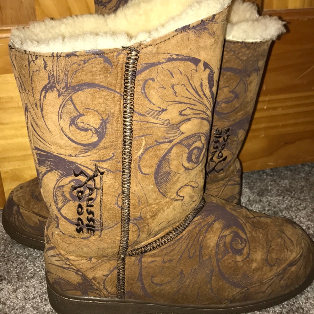 Women’s sheep fur boots- gently used